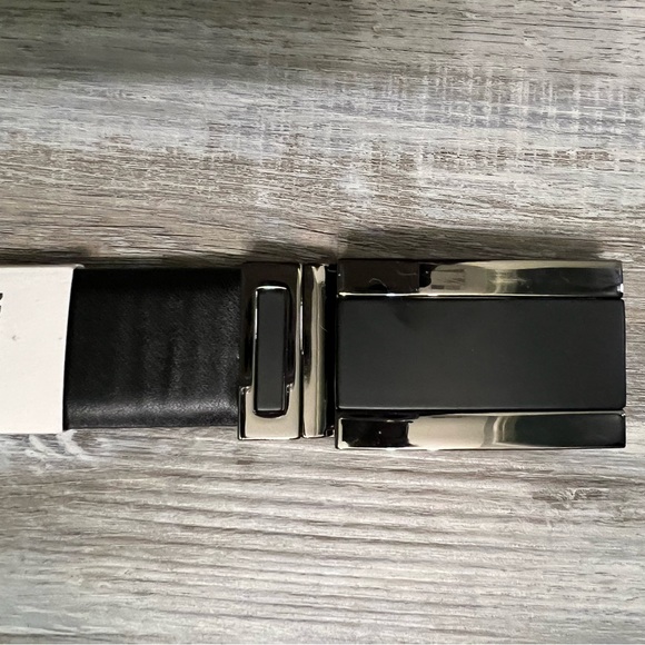 Men’s Reversible Express leather belt. New!! Black/Gray reversible - Picture 4 of 7